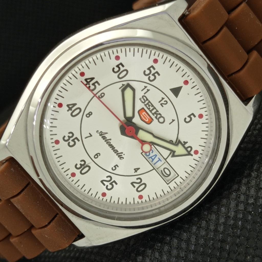 USED VINTAGE SEIKO 5 AUTO 7S26A JAPAN MENS DAY/DATE SILVER WATCH 587f-a309611-2 SKU587f-a309611
USED VINTAGE SEIKO 5 AUTO 7S26A JAPAN MENS DAY/DATE SILVER WATCH 587f-a309611-2 SKU587f-a309611