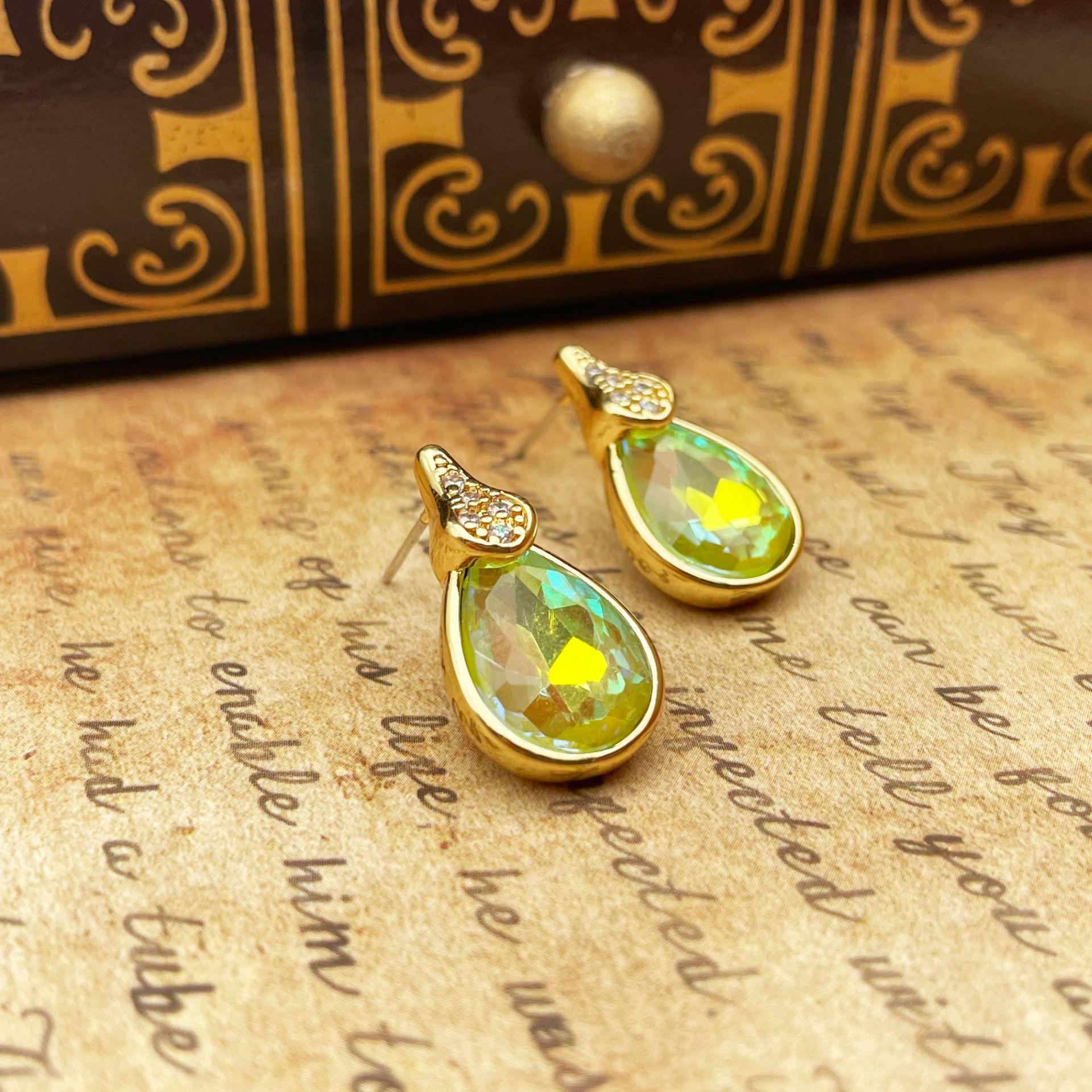 Original Chinese Style Zircon Inlaid Water Drop Glass Crystal Stud Earrings for Women
Original Chinese Style Zircon Inlaid Water Drop Glass Crystal Stud Earrings for Women
