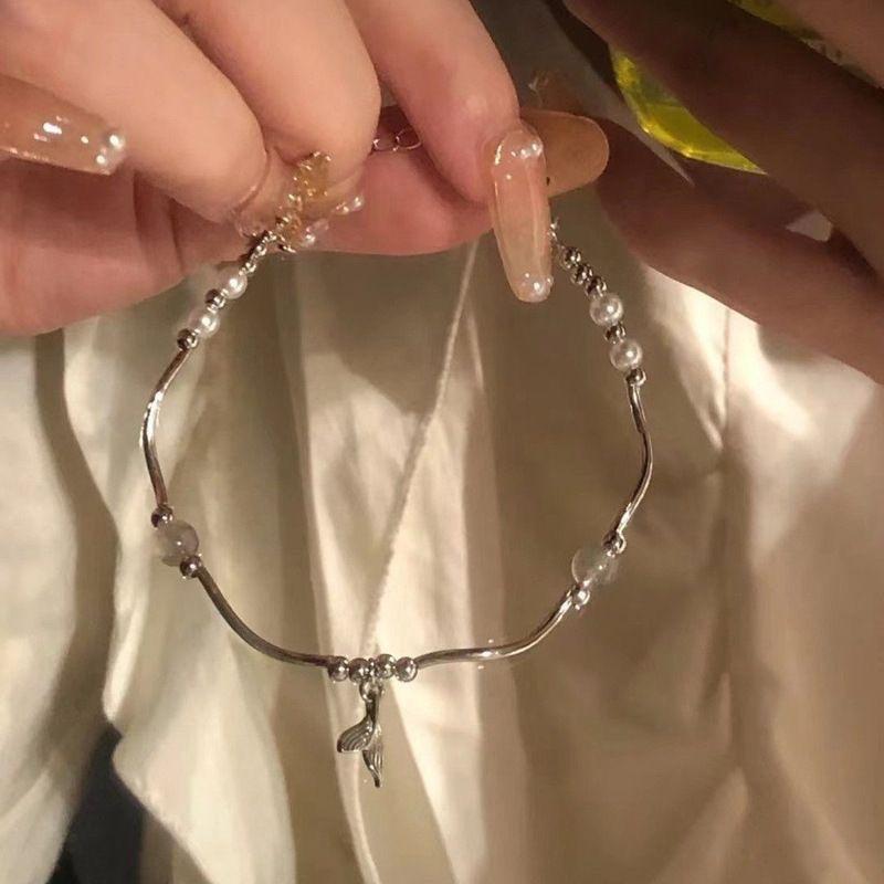 Fishtail design bracelet, female sweet double-layer stacked Mobius bracelet, niche personality versatile temperament jewelry
Fishtail design bracelet, female sweet double-layer stacked Mobius bracelet, niche personality versatile temperament jewelry