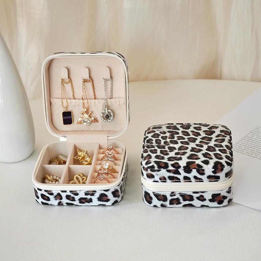 Leopard Pattern Portable Jewelry Box Small Travel Jewelry Storage Case for Earrings Rings Necklaces Jewelry Organizer for Daily Use
Leopard Pattern Portable Jewelry Box Small Travel Jewelry Storage Case for Earrings Rings Necklaces Jewelry Organizer for Daily Use