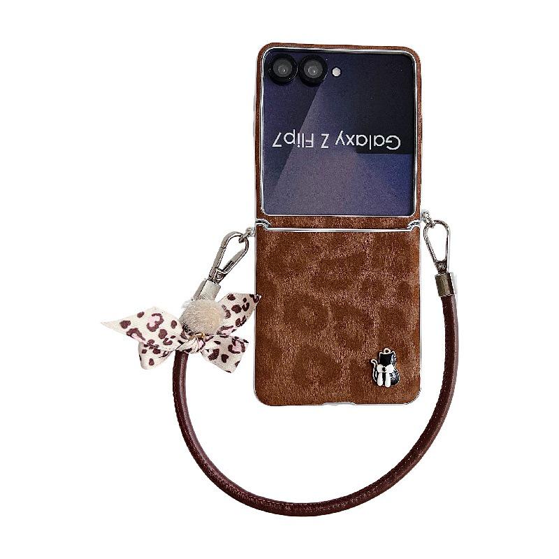 Stylish Leopard Print Samsung Z Flip7 Case: Anti-Drop, Foldable Screen Protection, Bowknot Design, Anti-Lost Wrist Strap. Samsung Z Flip5
Stylish Leopard Print Samsung Z Flip7 Case: Anti-Drop, Foldable Screen Protection, Bowknot Design, Anti-Lost Wrist Strap. Samsung Z Flip5