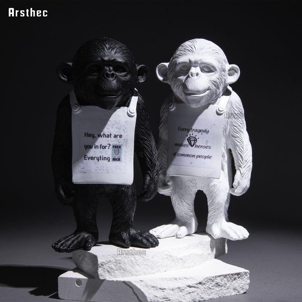 Arsthec Banksy Gorilla Смола Street Art Craft Скульптура Черно-белая обезьяна Домашнее украшение Гостиная Кабинет Крытые статуэтки
Arsthec Banksy Gorilla Смола Street Art Craft Скульптура Черно-белая обезьяна Домашнее украшение Гостиная Кабинет Крытые статуэтки