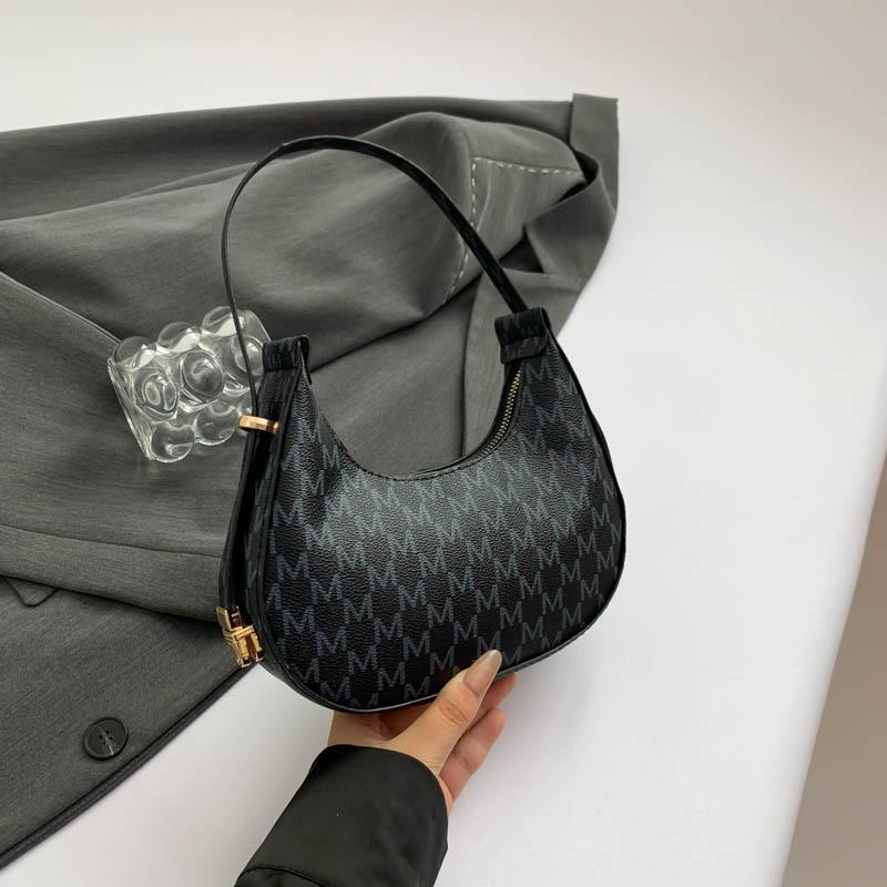 Повседневная сумка женская летняя 2024 новая иностранная модная сумка через плечо трендовая повседневная сумка ретро сумка через подмышку чёрный