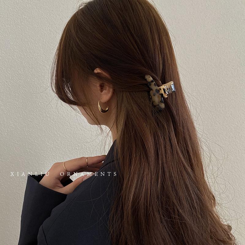 Elegant Korean Small Acetate Hair Claw Clip for Women - Stylish Ponytail Accessory
Elegant Korean Small Acetate Hair Claw Clip for Women - Stylish Ponytail Accessory