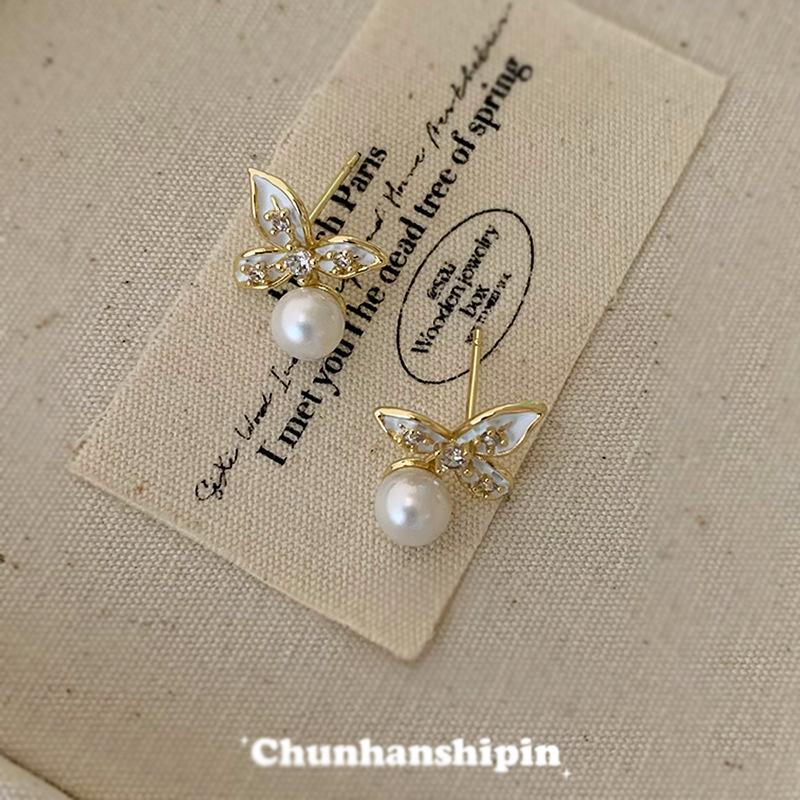 Light luxury camellia design stud earrings women s fashion pearl earrings without ear clips versatile mosquito coil disc earrings
Light luxury camellia design stud earrings women s fashion pearl earrings without ear clips versatile mosquito coil disc earrings