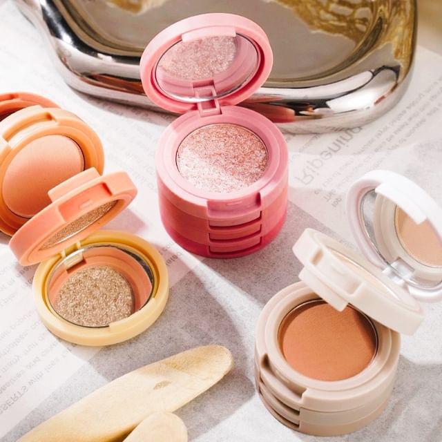 xixi - Eyeshadow and Blush Palette - 3 Colors #M3
xixi - Eyeshadow and Blush Palette - 3 Colors #M3