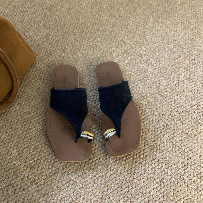 Темпераментные крутые шлепанцы на плоской подошве, женская уличная обувь, лето 2025, новая французская мода, повседневные сандалии с закрытым носком для отпуска, пляжа 35
Темпераментные крутые шлепанцы на плоской подошве, женская уличная обувь, лето 2025, новая французская мода, повседневные сандалии с закрытым носком для отпуска, пляжа 35