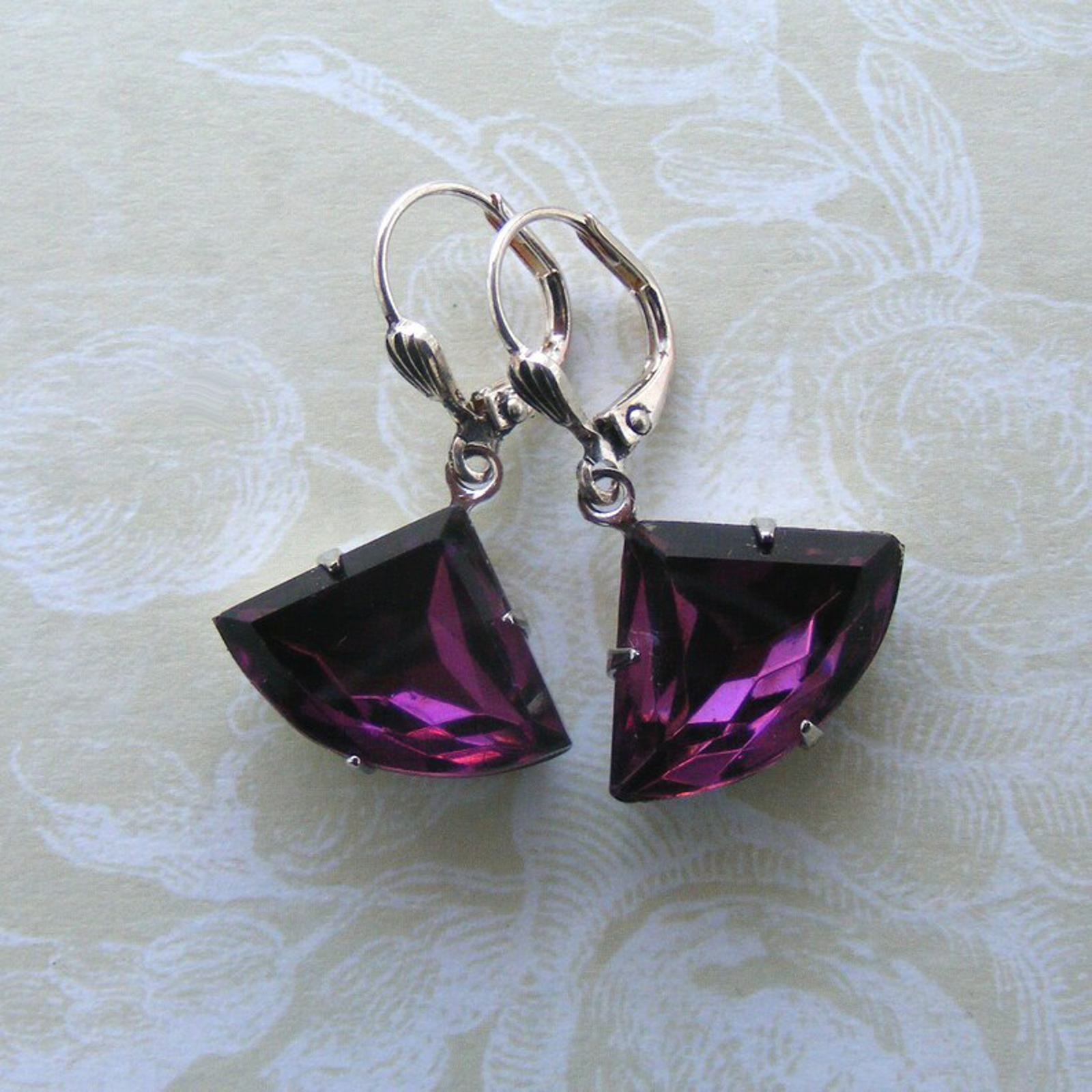 Европейские и американские новые серьги в форме веера с синими кристаллами для женщин, длинные серьги в стиле меньшинства, французские серьги в стиле ретро для женщин
Европейские и американские новые серьги в форме веера с синими кристаллами для женщин, длинные серьги в стиле меньшинства, французские серьги в стиле ретро для женщин