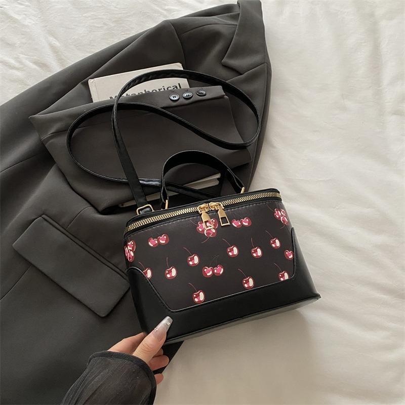 Premium sense bag women s summer new retro fashion personality versatile simple niche design printing
Premium sense bag women s summer new retro fashion personality versatile simple niche design printing