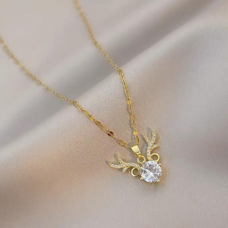 Copper-Plated Gold Little Elk Pendant Necklace: High-End Versatile Fashion Accessory for Women
Copper-Plated Gold Little Elk Pendant Necklace: High-End Versatile Fashion Accessory for Women