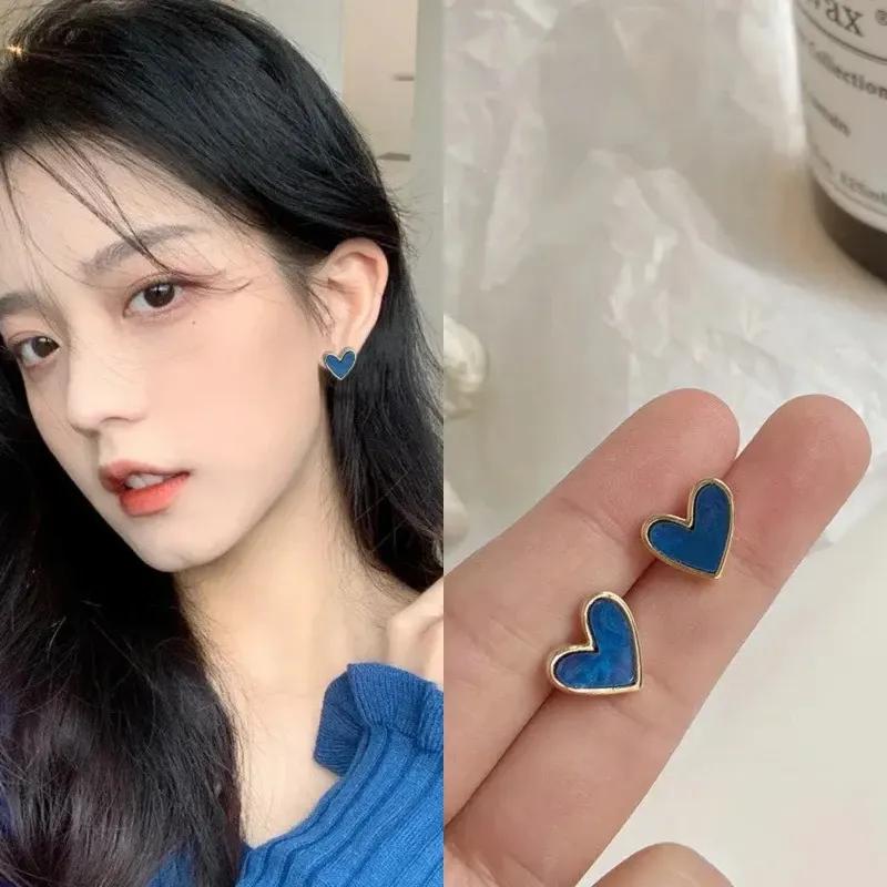 Cute Korean Earrings Heart Bling Zircon Vintage Dark Green Versatile Gold Color Earring for Women Fashion Jewelry 2024 New Gift 1PCS чорний
Cute Korean Earrings Heart Bling Zircon Vintage Dark Green Versatile Gold Color Earring for Women Fashion Jewelry 2024 New Gift 1PCS чорний