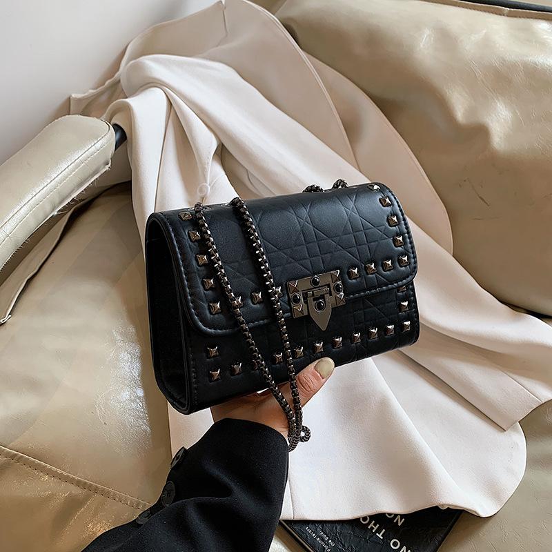 2024 осень новая ретро повседневная простая маленькая квадратная сумка через плечо корейская версия персонализированный нишевый дизайн модная сумка-мессенджер чёрный
2024 осень новая ретро повседневная простая маленькая квадратная сумка через плечо корейская версия персонализированный нишевый дизайн модная сумка-мессенджер чёрный