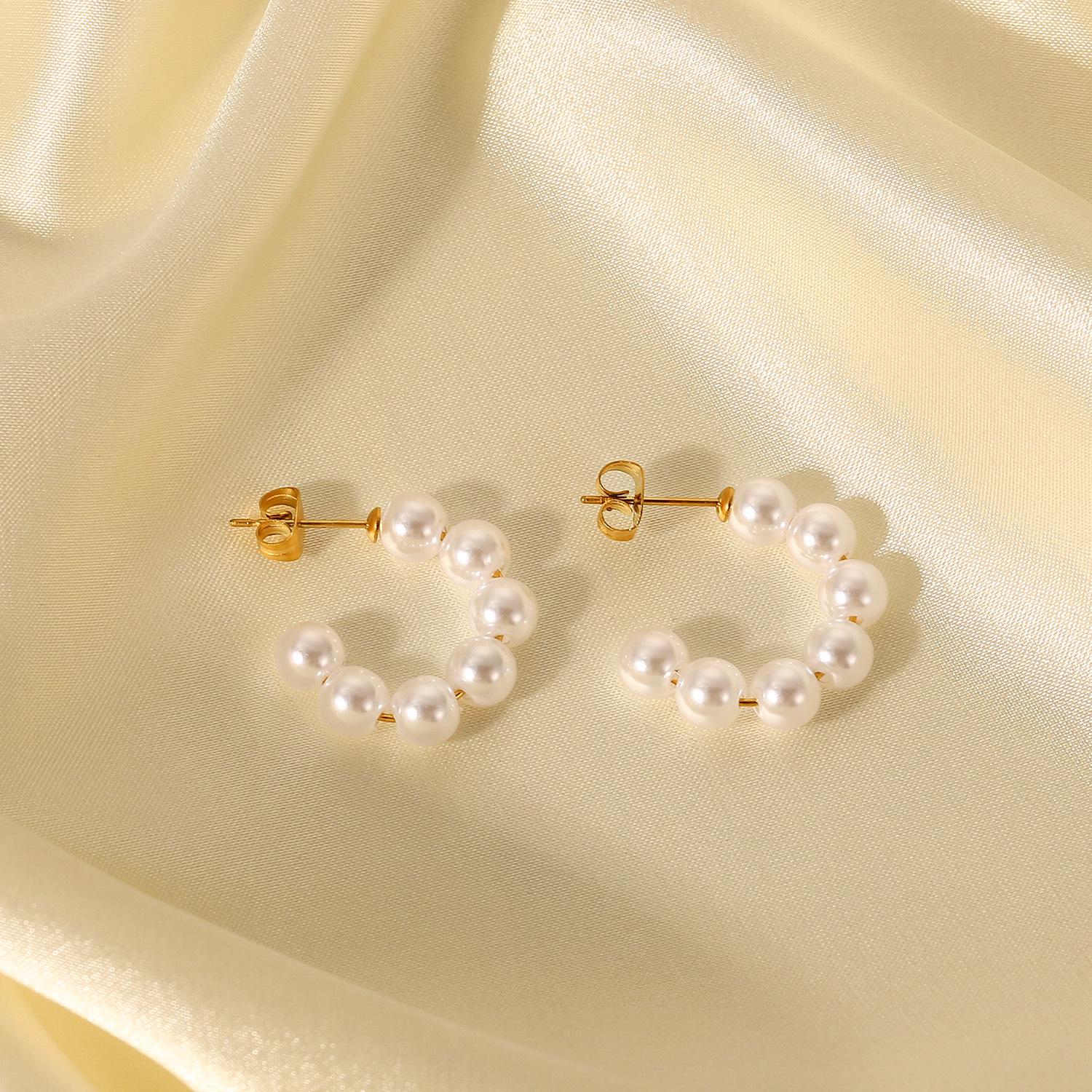 18K Gold Plated Large Pearl C-Shaped Hoop Earrings - 20mm Stainless Steel European and American INS Style for Women.
18K Gold Plated Large Pearl C-Shaped Hoop Earrings - 20mm Stainless Steel European and American INS Style for Women.