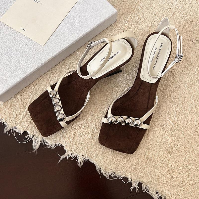 Французские туфли на высоком каблуке с металлическими заклепками с квадратным носком, женские, 2025, новая летняя коллекция, сандалии с перемычкой на щиколотке, универсальные, интернет-знаменитость, фея 39
Французские туфли на высоком каблуке с металлическими заклепками с квадратным носком, женские, 2025, новая летняя коллекция, сандалии с перемычкой на щиколотке, универсальные, интернет-знаменитость, фея 39