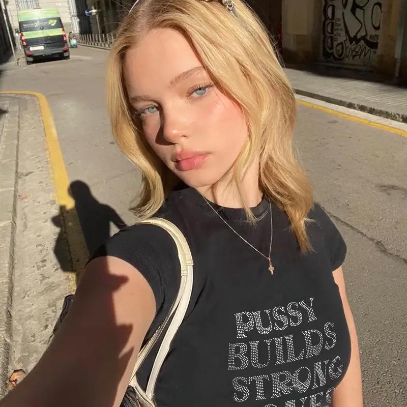 Европейский и американский готический укороченный пуловер с вырезом «сердечко» и буквенными украшениями M чёрный
Европейский и американский готический укороченный пуловер с вырезом «сердечко» и буквенными украшениями M чёрный