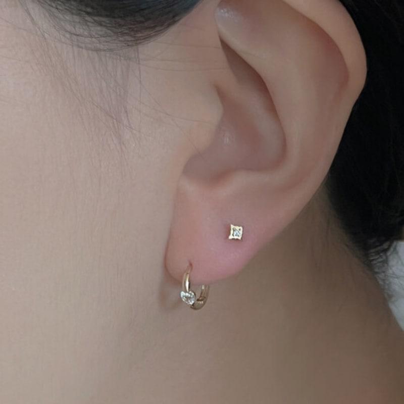 Сережки-пусети BettyU з 14-каратного золота з кубічним цирконієм rose gold
Сережки-пусети BettyU з 14-каратного золота з кубічним цирконієм rose gold