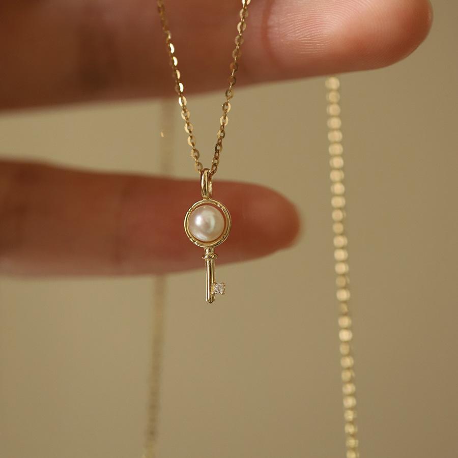 S925 Sterling Silver Micro Set Zircon Pearl Key Necklace for Women Korean Temperament Elegant Jewelry Gold
S925 Sterling Silver Micro Set Zircon Pearl Key Necklace for Women Korean Temperament Elegant Jewelry Gold