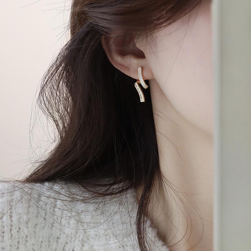 S925 Silver Geometric Simple Versatile Earrings - Elegant Design 
S925 Silver Geometric Simple Versatile Earrings - Elegant Design