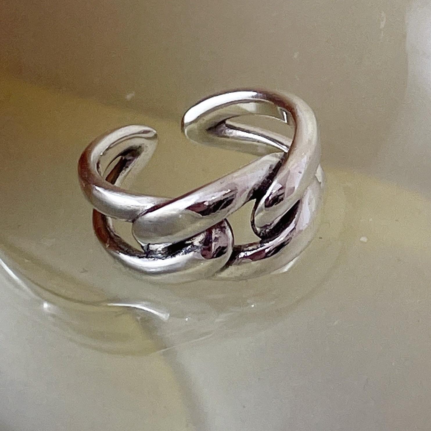 Elegant Vintage 925 Sterling Silver Knot Ring - Timeless Unisex Accessory, Pure Quality No Plating
Elegant Vintage 925 Sterling Silver Knot Ring - Timeless Unisex Accessory, Pure Quality No Plating