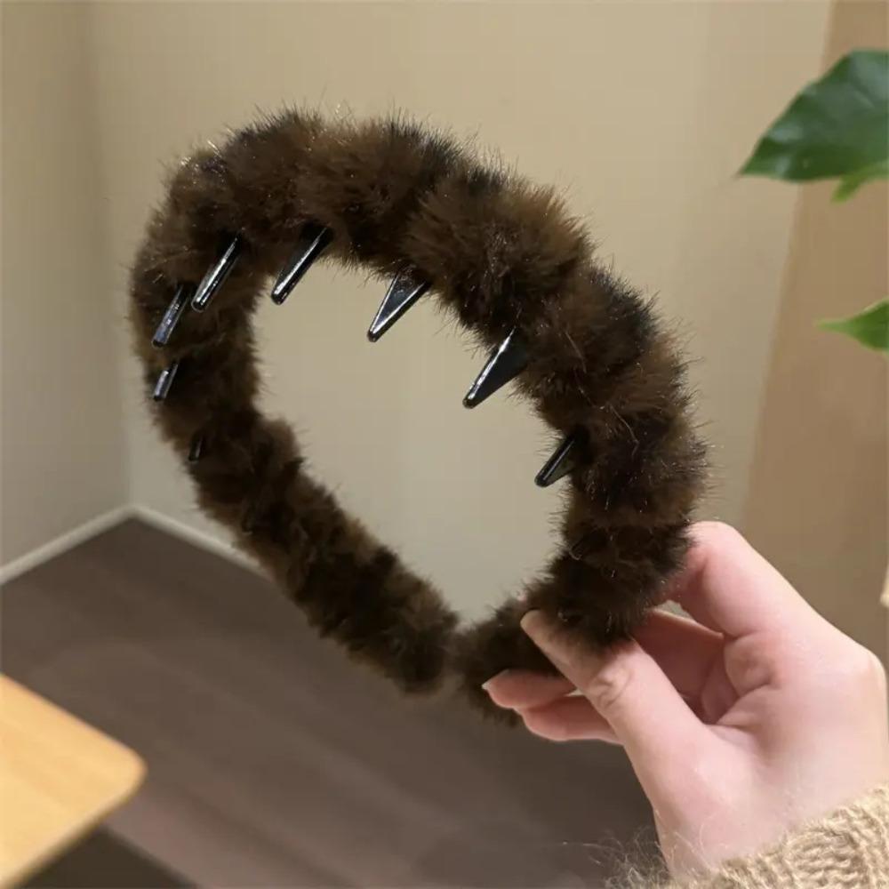 U-shaped Fuzzy Fur Headbands Leopard Prints Adjustable Non Slip Headbands Tooth Comb Cozy Vintage Hair Bands
U-shaped Fuzzy Fur Headbands Leopard Prints Adjustable Non Slip Headbands Tooth Comb Cozy Vintage Hair Bands