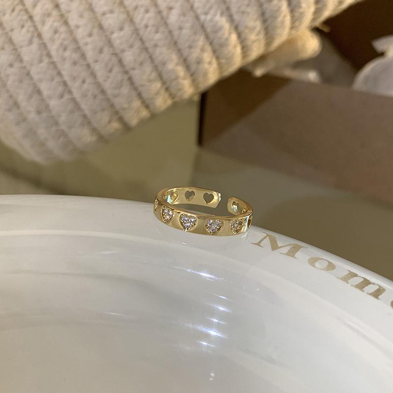 Кольцо с цирконом в форме сердца с серо-голубой капельной глазурью – Женский элегантный летний дизайн
Кольцо с цирконом в форме сердца с серо-голубой капельной глазурью – Женский элегантный летний дизайн