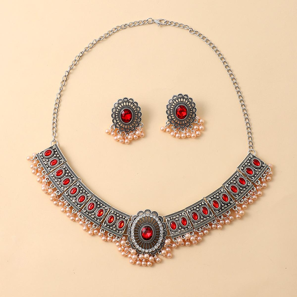 Fashion Retro Diamond-Set Pearl Fringed Earrings Necklace Set Female Bohemian High-End Retro Jewelry
Fashion Retro Diamond-Set Pearl Fringed Earrings Necklace Set Female Bohemian High-End Retro Jewelry