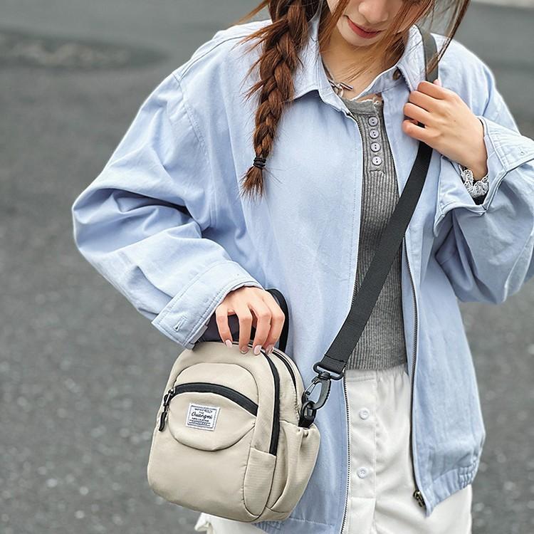 Casual messenger bag women s lightweight and versatile travel mobile phone bag trendy personality shell bag sports shoulder bag чорний
Casual messenger bag women s lightweight and versatile travel mobile phone bag trendy personality shell bag sports shoulder bag чорний