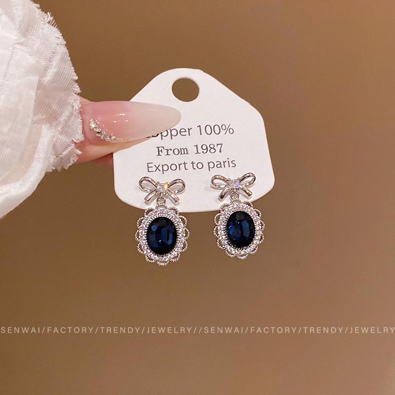 Korean niche design bow earrings women s light luxury temperament high-end stud earrings fashion versatile earrings
Korean niche design bow earrings women s light luxury temperament high-end stud earrings fashion versatile earrings
