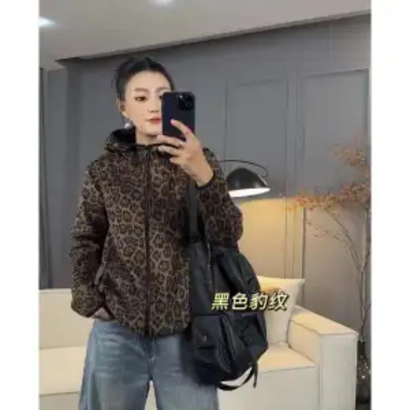 Fashionable Versatile Loose Thickened Hooded Leopard Print Jacket for Women Autumn Casual Simple Velvet Sweatshirt Cardigan L чорний
Fashionable Versatile Loose Thickened Hooded Leopard Print Jacket for Women Autumn Casual Simple Velvet Sweatshirt Cardigan L чорний