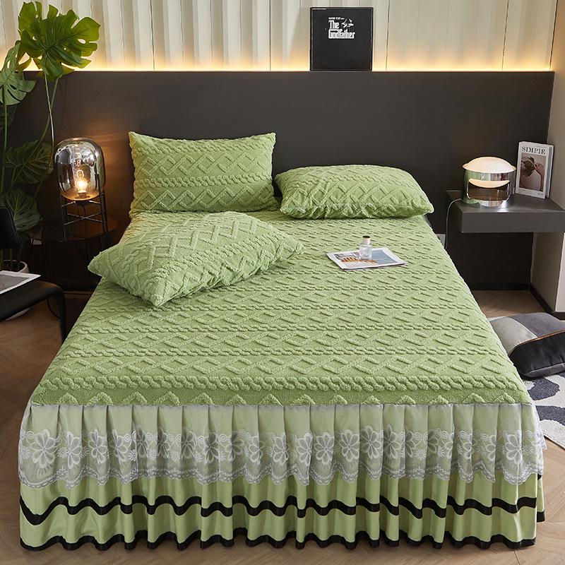 Thickened Taffeta Bed Skirt Set: Korean Style Lace Bedspread & Mattress Cover (3-Piece, Solid Color) Pair of Pillowcases 48*74
Thickened Taffeta Bed Skirt Set: Korean Style Lace Bedspread & Mattress Cover (3-Piece, Solid Color) Pair of Pillowcases 48*74