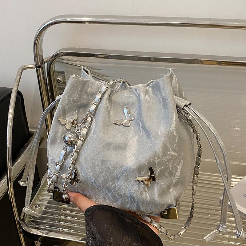 Сумка-мешок 2024 года, новая модная сумка-мессенджер для женщин, универсальная сумка-ведро через плечо Mori серебряный
Сумка-мешок 2024 года, новая модная сумка-мессенджер для женщин, универсальная сумка-ведро через плечо Mori серебряный