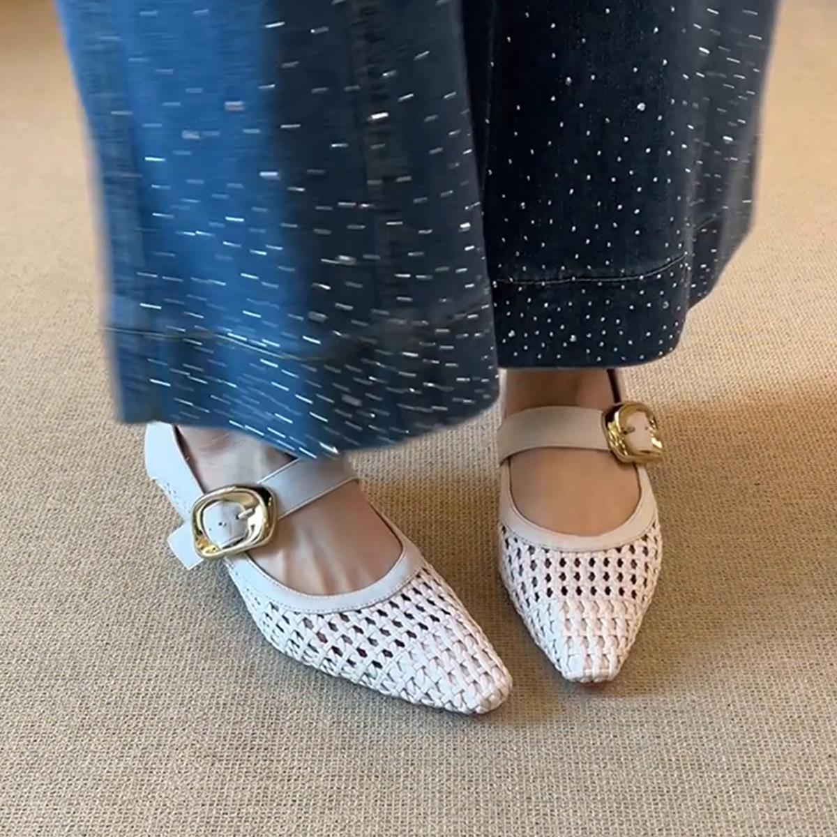 Sheepskin version~ fashionable versatile temperament metal one-word buckle pointed single shoes women s woven hollow breathable shallow mouth sandals 35
Sheepskin version~ fashionable versatile temperament metal one-word buckle pointed single shoes women s woven hollow breathable shallow mouth sandals 35