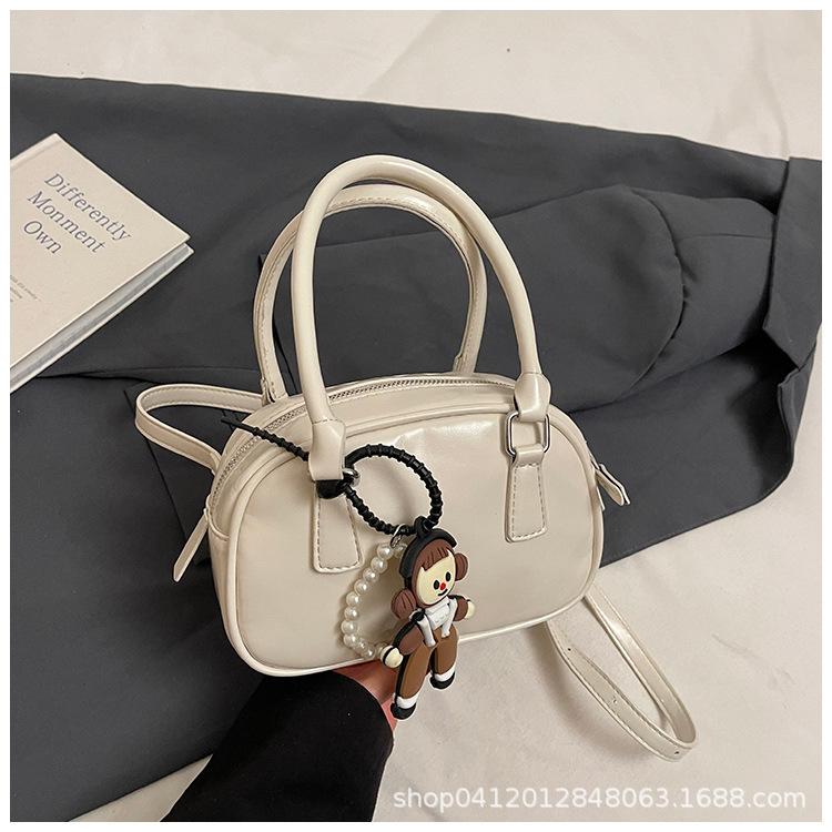 Нишевая дизайнерская сумка женская 2025 новая модная с высоким чувством заграничного стиля летняя на плечо сумка-мессенджер портативная сумка-подушка
Нишевая дизайнерская сумка женская 2025 новая модная с высоким чувством заграничного стиля летняя на плечо сумка-мессенджер портативная сумка-подушка