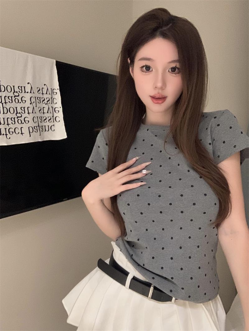 Женская футболка в ретро-стиле с короткими рукавами и узором в горошек, облегающая — коллекция Лето 2024 M серый
Женская футболка в ретро-стиле с короткими рукавами и узором в горошек, облегающая — коллекция Лето 2024 M серый