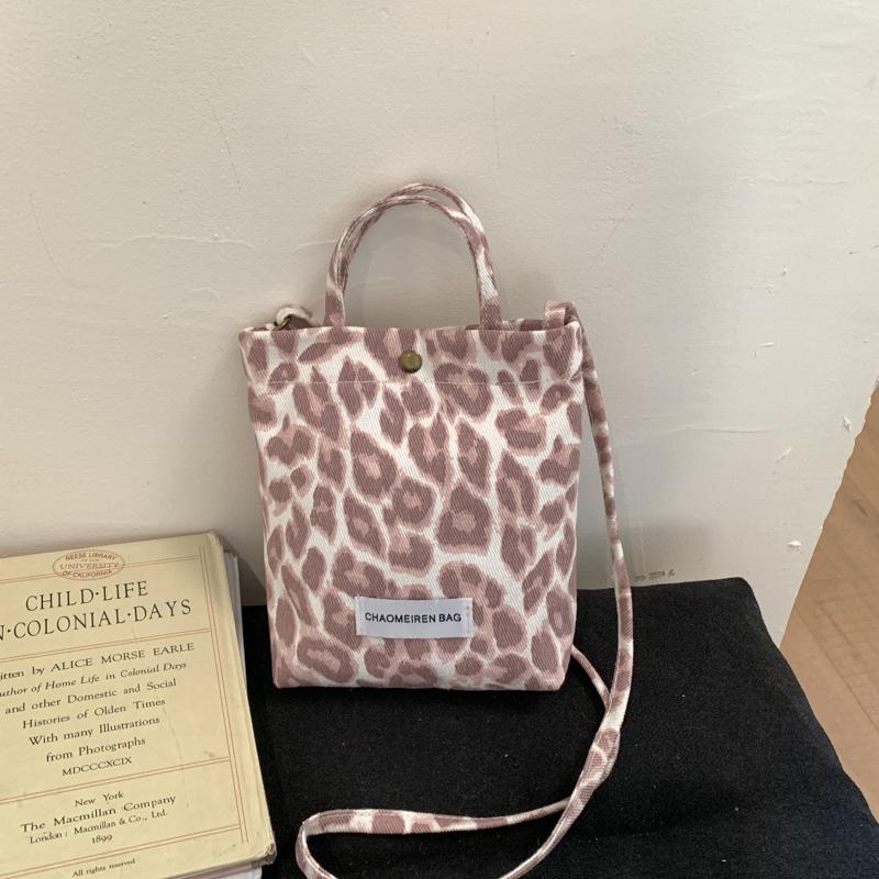 Trendy Autumn Winter Brown Leopard Print Small Buet Bag Women s New 2026 Handheld Crossbody Phone Bag Soft Canvas Daily Use
Trendy Autumn Winter Brown Leopard Print Small Buet Bag Women s New 2026 Handheld Crossbody Phone Bag Soft Canvas Daily Use