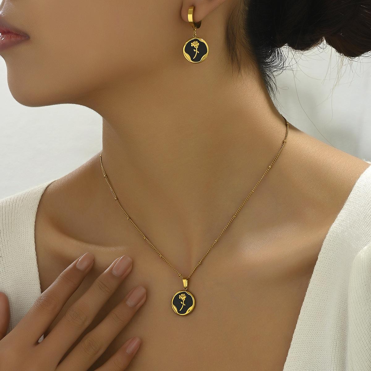 Simple fashion necklace women s summer high sense personalized rose mother-of-pearl earrings set versatile jewelry
Simple fashion necklace women s summer high sense personalized rose mother-of-pearl earrings set versatile jewelry