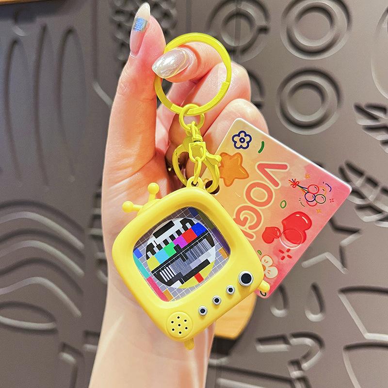 1Pcs Creative Light Up Retro Keychain Animation Light Up Sound Tv Without Signal Keychain Fun Plaything Students Schoolbag Pendant Gifts
1Pcs Creative Light Up Retro Keychain Animation Light Up Sound Tv Without Signal Keychain Fun Plaything Students Schoolbag Pendant Gifts