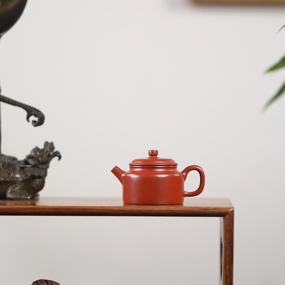 Mengchen Original Red Clay Xi Shi Yixing Zisha Mini Teapot - Small Capacity Kung Fu Style
Mengchen Original Red Clay Xi Shi Yixing Zisha Mini Teapot - Small Capacity Kung Fu Style