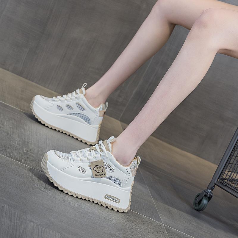The height of the thick-soled little white shoes has increased by 8 cm, showing the feet, small casual and versatile color matching, and students 34
The height of the thick-soled little white shoes has increased by 8 cm, showing the feet, small casual and versatile color matching, and students 34