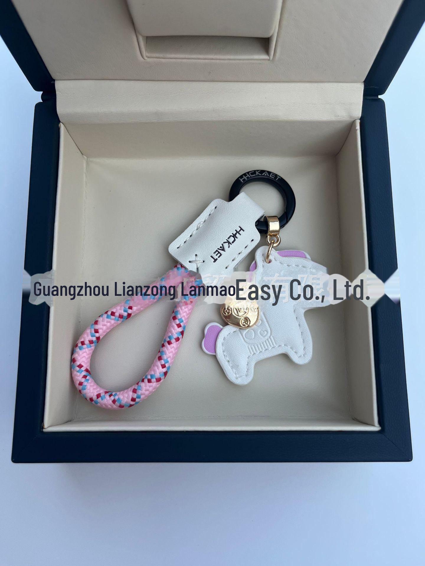 Миттєве Багатство Брелок з Коров ячої Шкіри: Креативний, Елегантний Подарунок для Пари та Милий Брелок для Сумки
Миттєве Багатство Брелок з Коров ячої Шкіри: Креативний, Елегантний Подарунок для Пари та Милий Брелок для Сумки