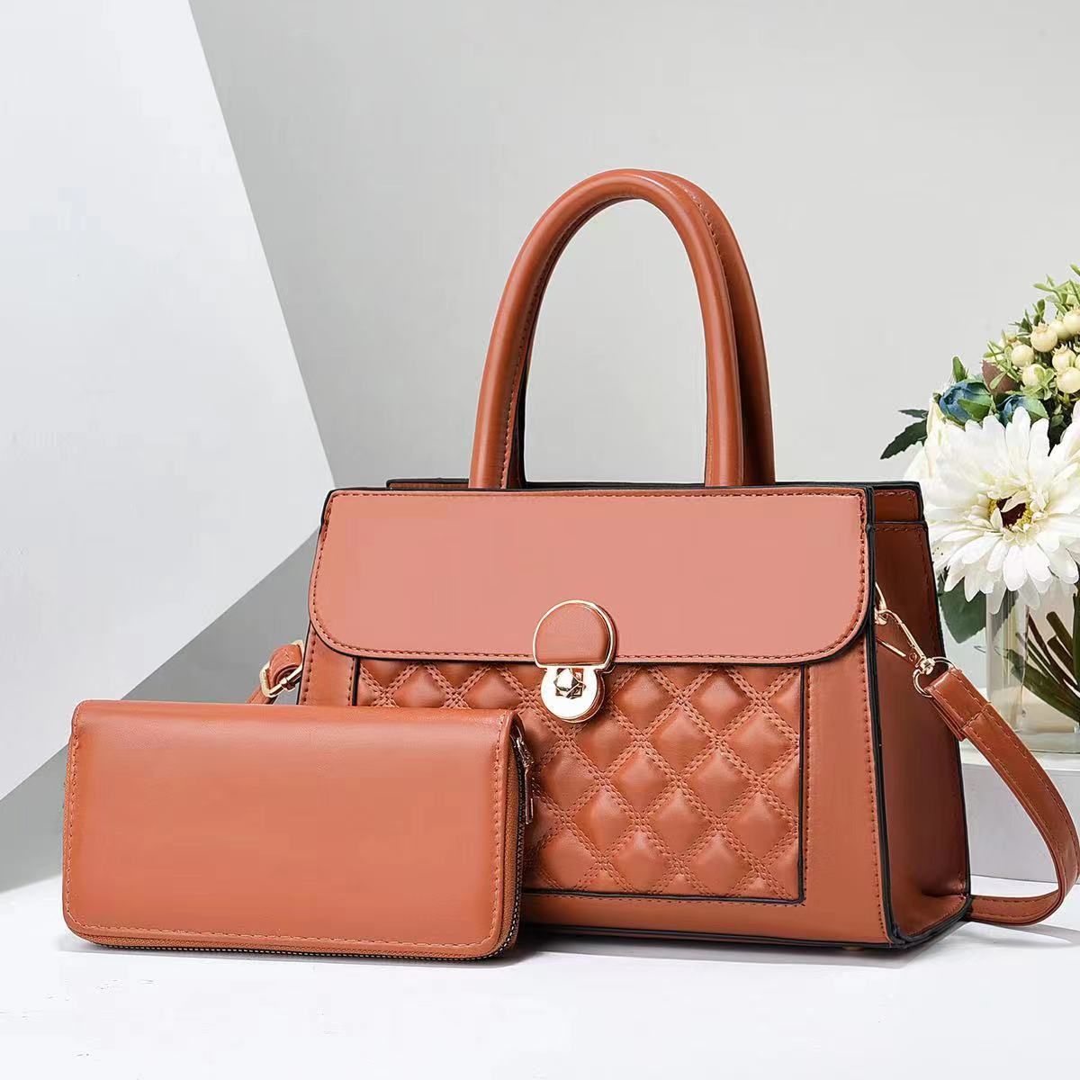 Korean Model Diamond-shaped Style Handbag New Simple Light Luxury Son Mother Single Shoulder Bag Tide All Matching Smooth Crossbody Bag .
Korean Model Diamond-shaped Style Handbag New Simple Light Luxury Son Mother Single Shoulder Bag Tide All Matching Smooth Crossbody Bag .