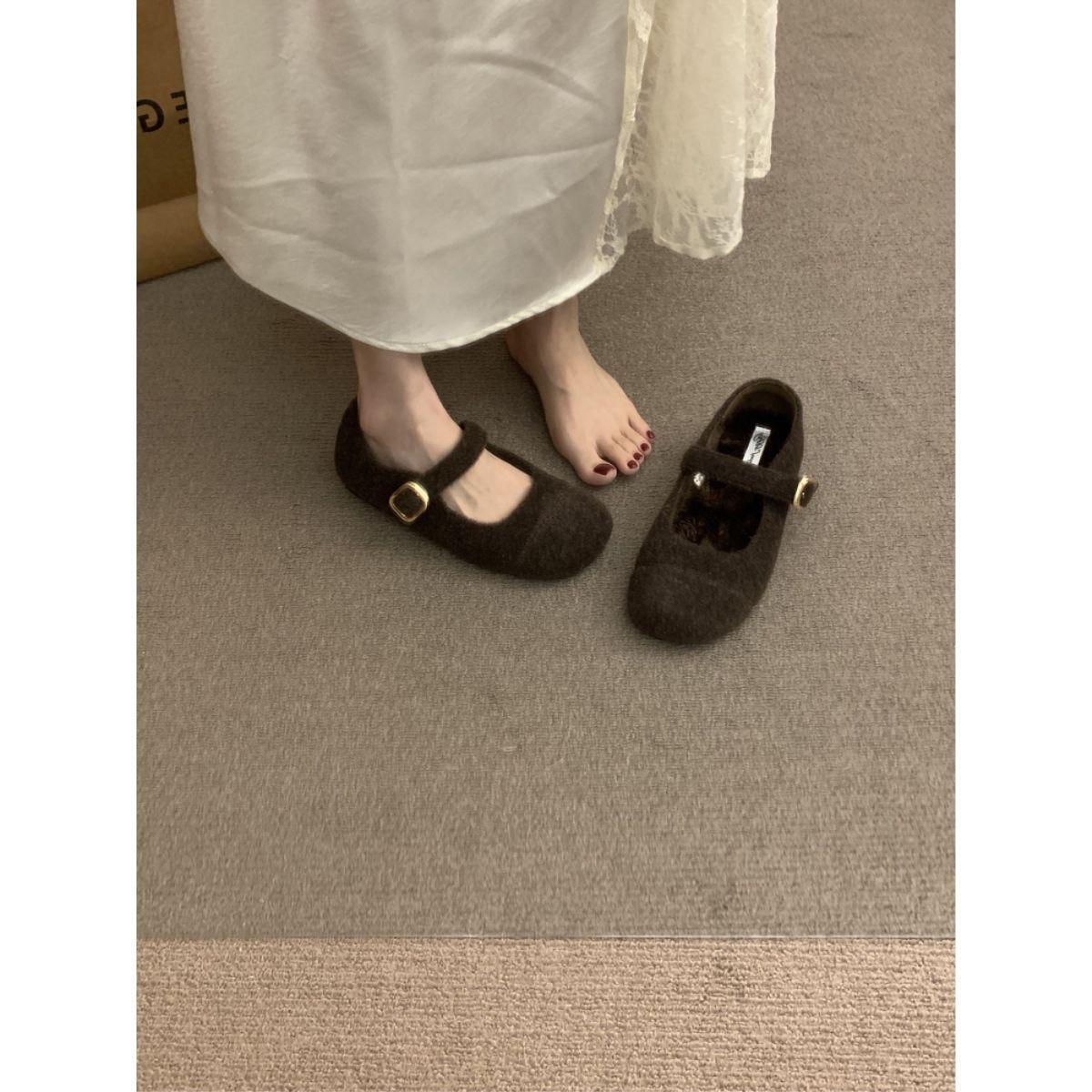 Fairy wind fluffy shoes female 2025 winter temperament velvet Mary Jane single shoes soft sole non-slip cotton shoes pregnant women with skirts 40 темно-коричневого кольору
Fairy wind fluffy shoes female 2025 winter temperament velvet Mary Jane single shoes soft sole non-slip cotton shoes pregnant women with skirts 40 темно-коричневого кольору
