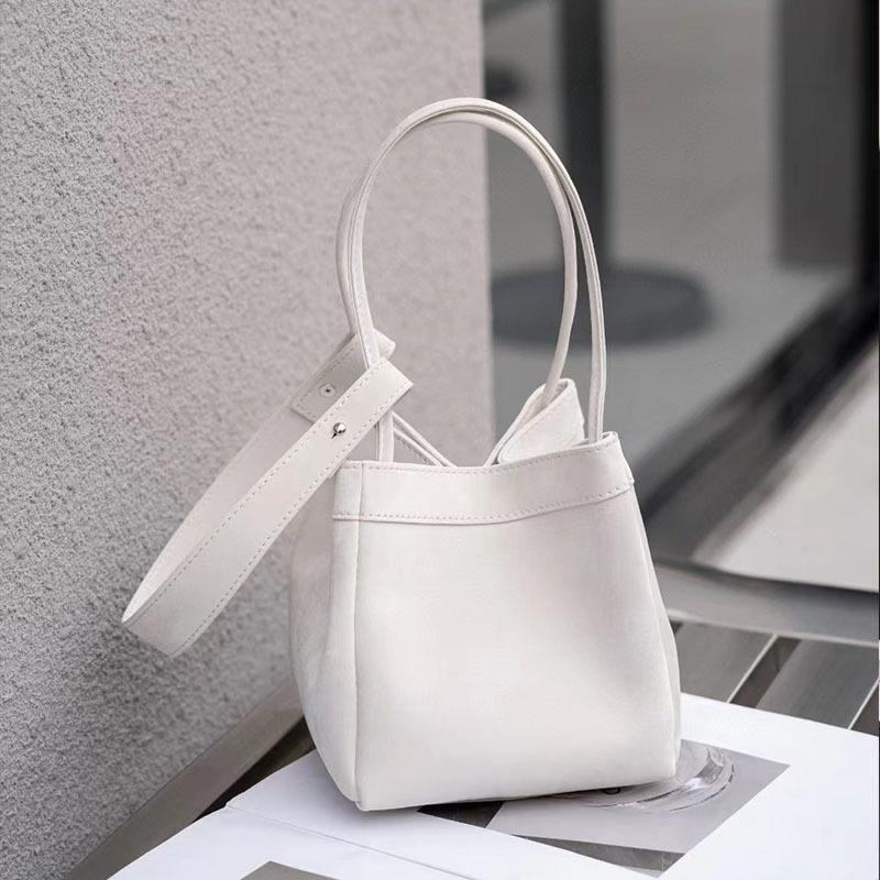 Сумка кроссбоди из шелка и коровьей кожи в китайском стиле, летняя новинка, сумка-корзина для овощей, женская вместительная кожаная сумка на плечо для работы
Сумка кроссбоди из шелка и коровьей кожи в китайском стиле, летняя новинка, сумка-корзина для овощей, женская вместительная кожаная сумка на плечо для работы