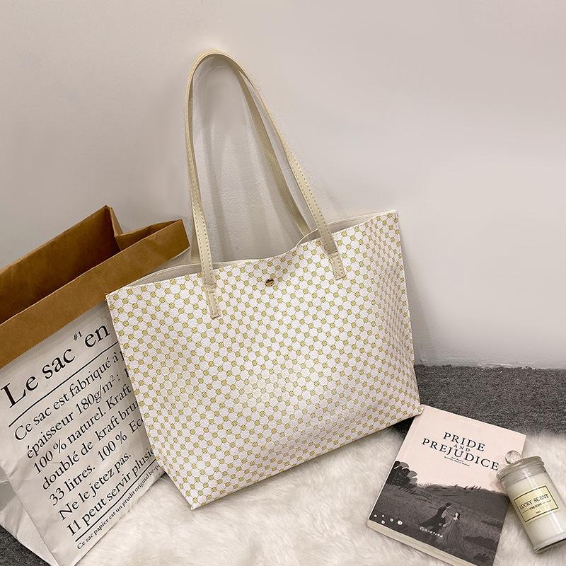 Retro elegant fashion printed tote bag trendy versatile large capacity letter women s bag
Retro elegant fashion printed tote bag trendy versatile large capacity letter women s bag