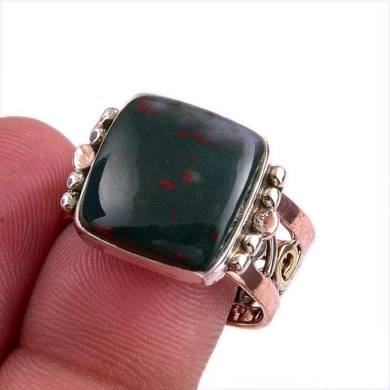 Кольцо из серебра 925 пробы с натуральным драгоценным камнем-кровавым камнем в двух тонах S.9.5 Y0E13
Кольцо из серебра 925 пробы с натуральным драгоценным камнем-кровавым камнем в двух тонах S.9.5 Y0E13