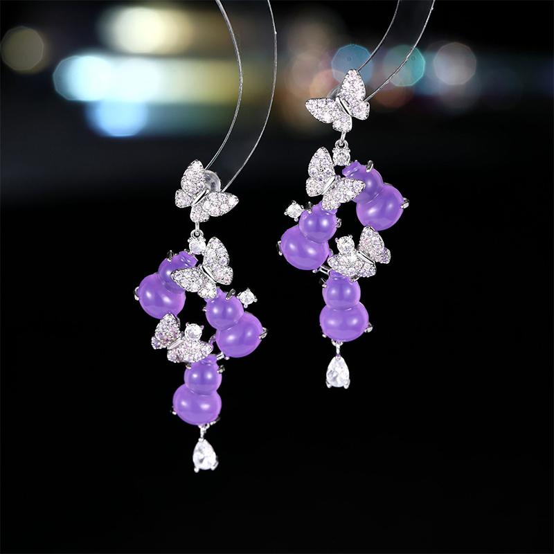 Новые винтажные серьги-подвески в китайском стиле с тыквой-горлянкой и бабочкой, роскошные, с микро-вставками из цирконов, модные серьги-капли в китайском стиле
Новые винтажные серьги-подвески в китайском стиле с тыквой-горлянкой и бабочкой, роскошные, с микро-вставками из цирконов, модные серьги-капли в китайском стиле