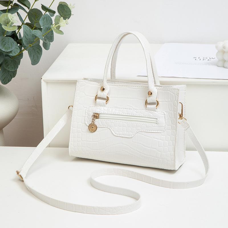 Small bag women s new simple and fashionable portable shoulder bag casual portable messenger small square bag белый
Small bag women s new simple and fashionable portable shoulder bag casual portable messenger small square bag белый