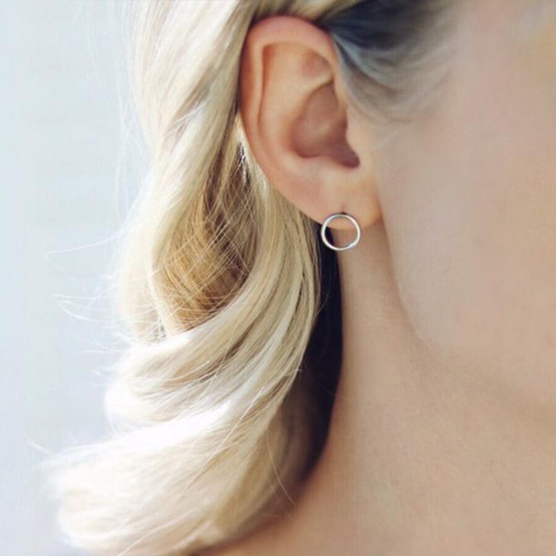 European & American Simple Fashion Hollow Round Gold-Plated Stainless Steel Earrings.
European & American Simple Fashion Hollow Round Gold-Plated Stainless Steel Earrings.