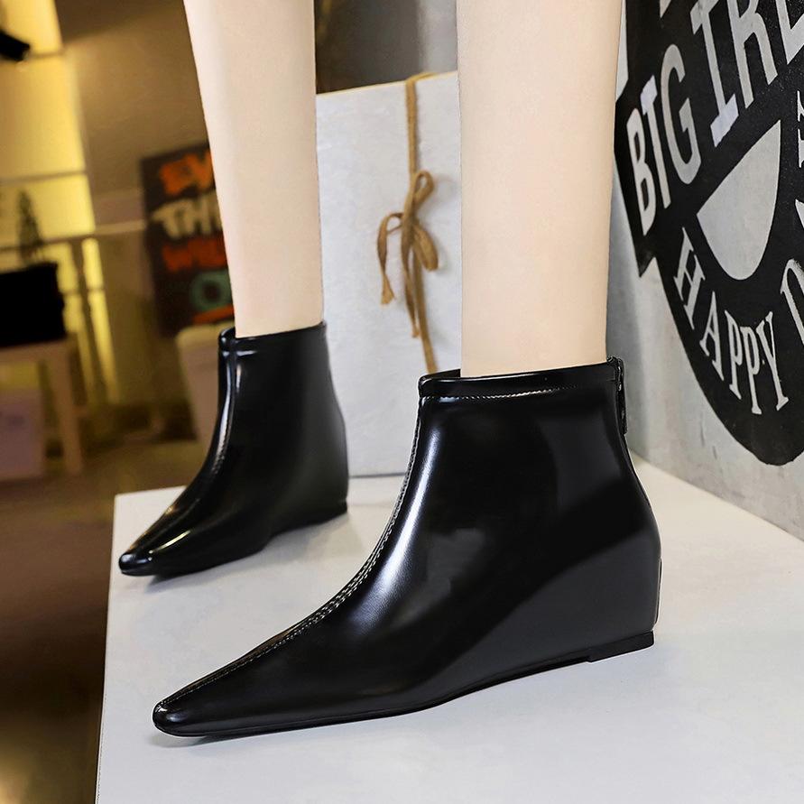 Retro wedge inner height, fashionable versatile pedicure and thin autumn and winter women s boots and bare boots 40 чорний
Retro wedge inner height, fashionable versatile pedicure and thin autumn and winter women s boots and bare boots 40 чорний
