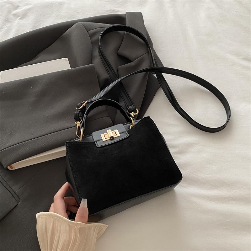 Retro Faux Leather Small Square Shoulder Bag Lock Closure Handbag for Women чёрный
Retro Faux Leather Small Square Shoulder Bag Lock Closure Handbag for Women чёрный